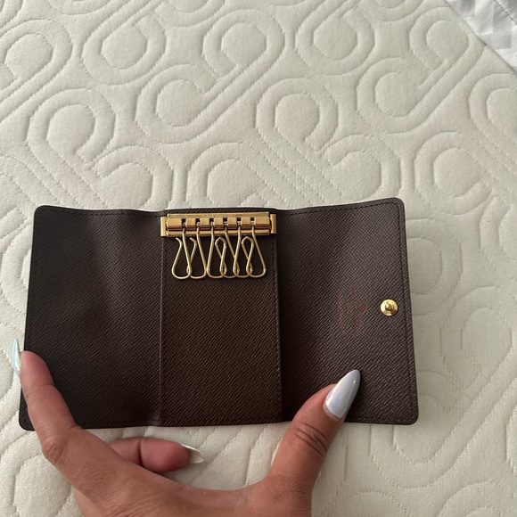 Authentic Louis Vuitton 6 Key Holdet - Picture 2 of 4